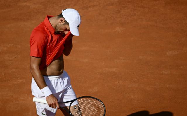 开云线上入口-德约罗马惨遭横扫出局 头被砸后果比想象中严重？