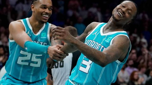 开云网站-乔丹的篮球迷要被抢走啦 隔壁足球队完成主场首秀