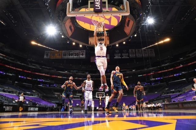 开云网站-詹皇点名表扬年轻的塔克,刚满20岁的他有何本事?