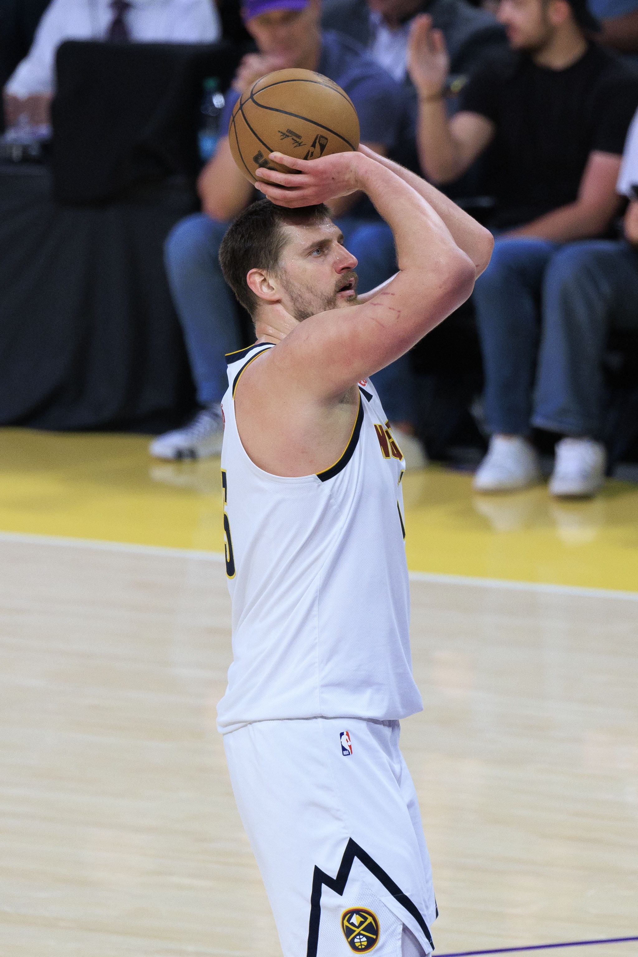 开云网站-当世第一！约基奇最近7场场均27.7分15.3板13.4助 投篮53.3%